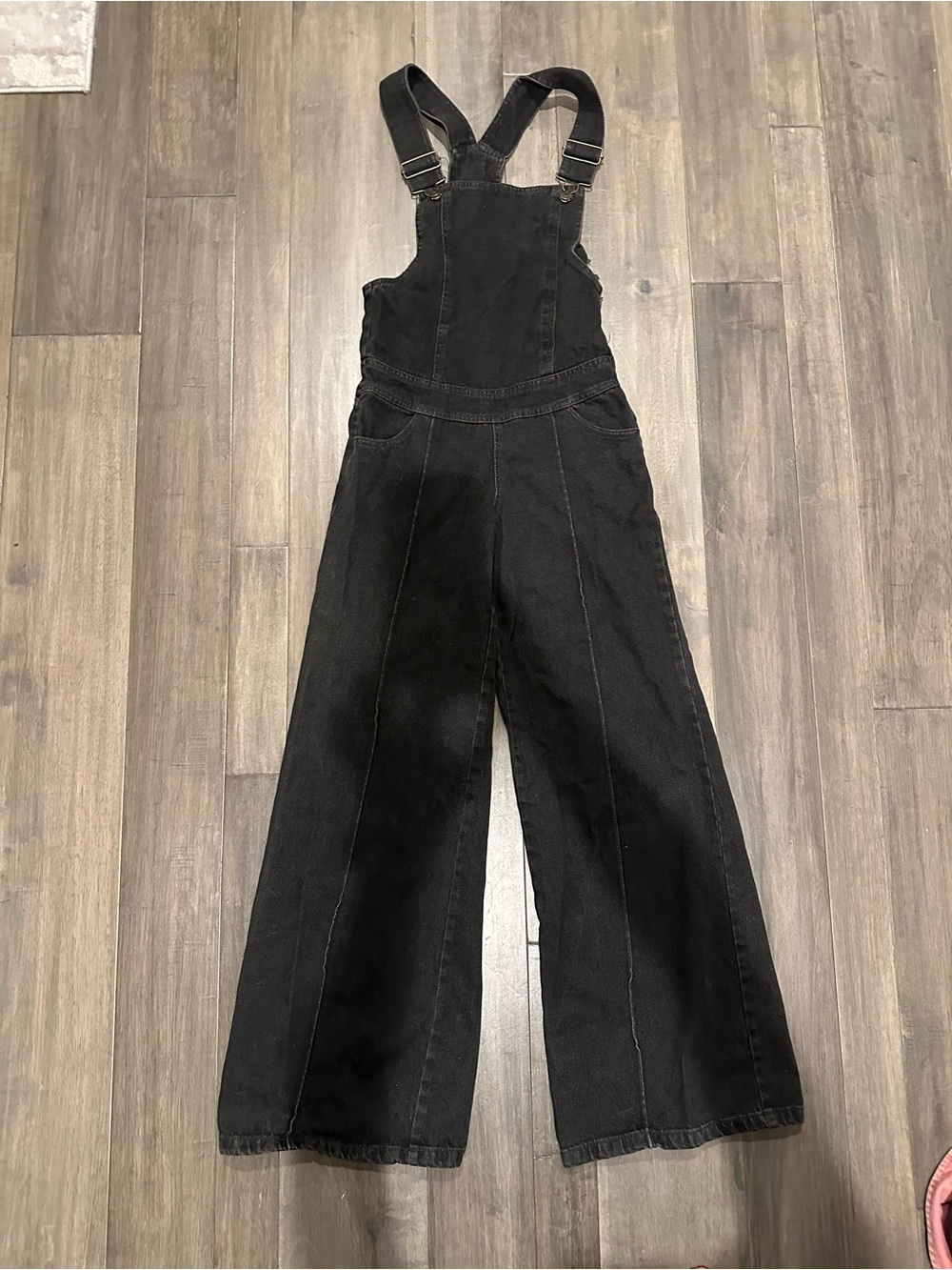 Spread Wide-Leg Black Denim Women's Overalls with Adjustable Straps